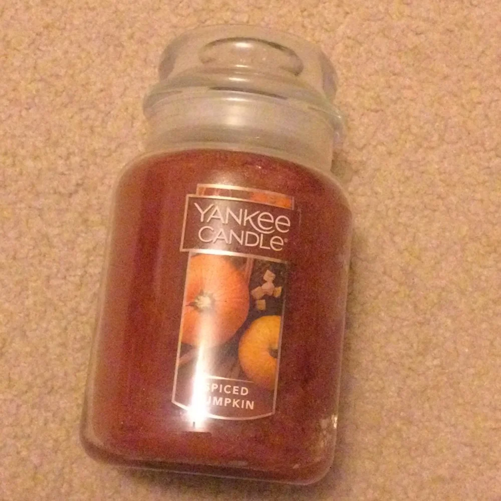 New Spiced Pumpkin Yankee Candle - Picture 1 of 6